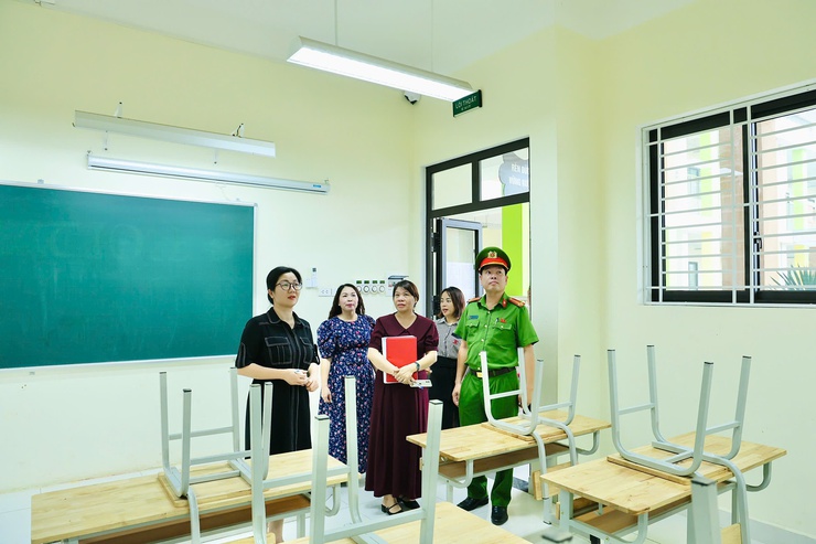 Ban Chỉ đạo Kỳ thi tốt nghiệp THPT xã Phú Nghĩa tiếp tục kiểm tra, rà soát công tác chuẩn bị tại Điểm thi Trường THCS Trung Hòa- Ảnh 1.