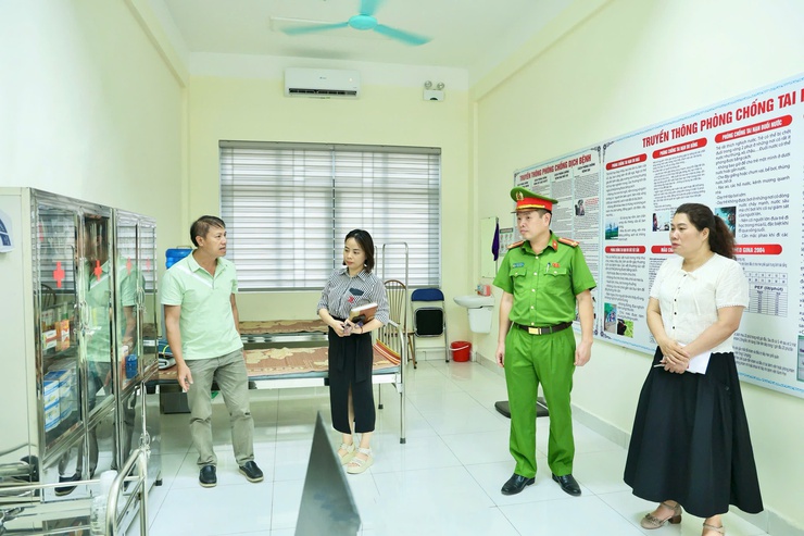 Ban Chỉ đạo Kỳ thi tốt nghiệp THPT xã Phú Nghĩa tiếp tục kiểm tra, rà soát công tác chuẩn bị tại Điểm thi Trường THCS Trung Hòa- Ảnh 4.