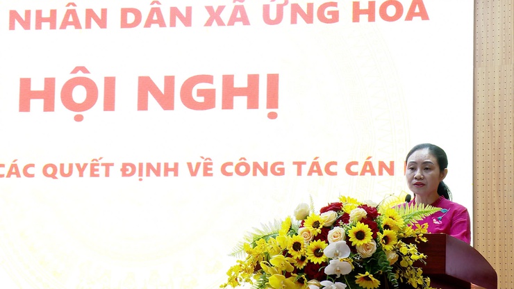 ỨNG HÒA CÔNG BỐ QUYẾT ĐỊNH BỔ NHIỆM LÃNH ĐẠO PHÒNG VĂN HÓA - XÃ HỘI VÀ TRUNG TÂM DỊCH VỤ TỔNG HỢP.- Ảnh 3.