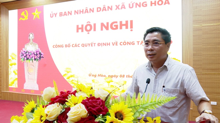 ỨNG HÒA CÔNG BỐ QUYẾT ĐỊNH BỔ NHIỆM LÃNH ĐẠO PHÒNG VĂN HÓA - XÃ HỘI VÀ TRUNG TÂM DỊCH VỤ TỔNG HỢP.- Ảnh 2.