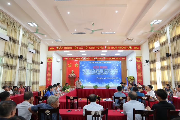 Ủy ban nhân dân xã Phú Nghĩa tổ chức Hội nghị xét giao đất tái định cư đối với hộ gia đình, cá nhân liên quan đến Dự án đầu tư cải tạo, nâng cấp Quốc lộ 6 đoạn Ba La - Xuân Mai- Ảnh 2.