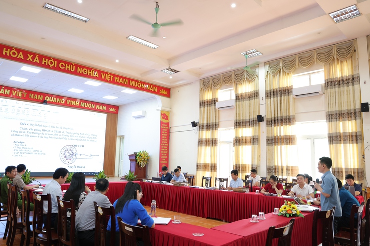 Ủy ban nhân dân xã Phú Nghĩa tổ chức Hội nghị xét giao đất tái định cư đối với hộ gia đình, cá nhân liên quan đến Dự án đầu tư cải tạo, nâng cấp Quốc lộ 6 đoạn Ba La - Xuân Mai- Ảnh 4.