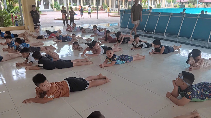 Xã Hương Sơn: Khai mạc lớp dạy bơi, phòng chống tai nạn đuối nước cho trẻ hè 2026- Ảnh 5.