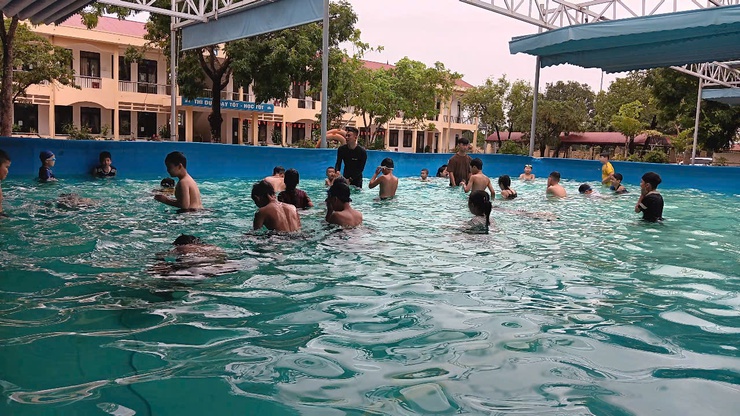 Xã Hương Sơn: Khai mạc lớp dạy bơi, phòng chống tai nạn đuối nước cho trẻ hè 2026- Ảnh 6.
