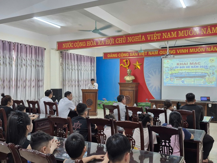 Xã Hương Sơn: Khai mạc lớp dạy bơi, phòng chống tai nạn đuối nước cho trẻ hè 2026- Ảnh 1.
