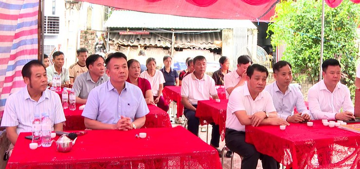 Lễ khởi công xây dựng 3 ngôi nhà “Vòng tay cộng đồng” tại thôn Hát Môn 4 xã Hát Môn- Ảnh 2.