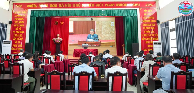XÃ HƯNG ĐẠO THAM DỰ HỘI NGHỊ SƠ KẾT MỘT NĂM VẬN HÀNH BỘ MÁY CỦA HỆ THỐNG CHÍNH TRỊ VÀ CHÍNH QUYỀN ĐỊA PHƯƠNG HAI CẤP TRÊN ĐỊA BÀN THÀNH PHỐ HÀ NỘI- Ảnh 2.