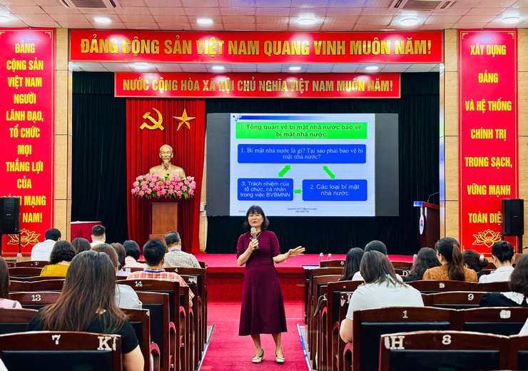 Nâng cao kiến thức và kỹ năng bảo vệ bí mật Nhà nước năm 2026: Không lơ là, chủ quan trên không gian mạng- Ảnh 2.
