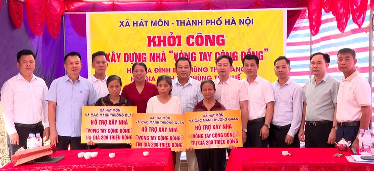 Lễ khởi công xây dựng 3 ngôi nhà “Vòng tay cộng đồng” tại thôn Hát Môn 4 xã Hát Môn- Ảnh 1.
