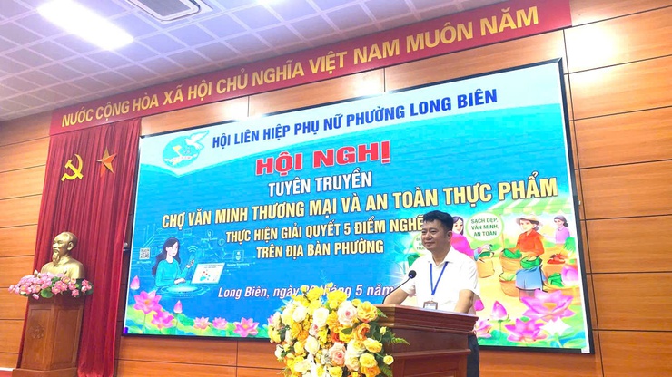 Phụ nữ phường Long Biên chung tay thực hiện giải quyết các điểm nghẽn tại địa phương.- Ảnh 5.