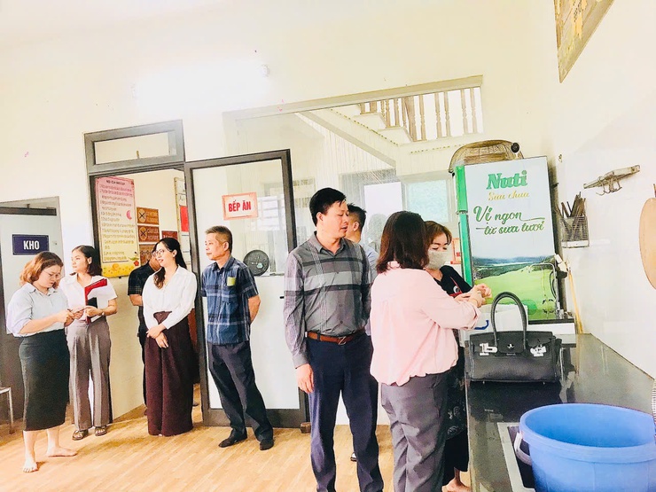 BAN VĂN HÓA - XÃ HỘI HĐND XÃ NGỌC HỒI GIÁM SÁT CÔNG TÁC BẢO ĐẢM VỆ SINH AN TOÀN THỰC PHẨM TẠI CÁC TRƯỜNG MẦM NON  CÔNG LẬP, TƯ THỤC TRÊN ĐỊA BÀN XÃ- Ảnh 2.