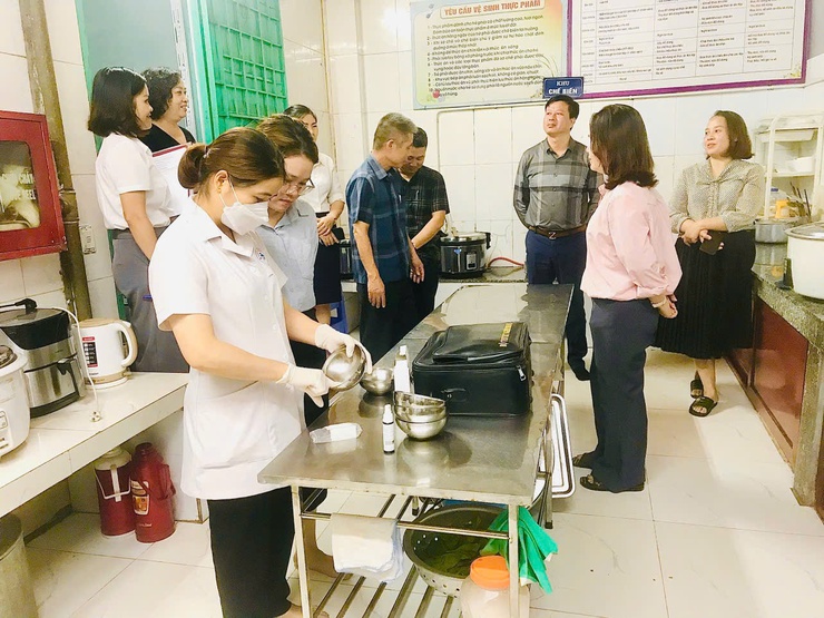 BAN VĂN HÓA - XÃ HỘI HĐND XÃ NGỌC HỒI GIÁM SÁT CÔNG TÁC BẢO ĐẢM VỆ SINH AN TOÀN THỰC PHẨM TẠI CÁC TRƯỜNG MẦM NON  CÔNG LẬP, TƯ THỤC TRÊN ĐỊA BÀN XÃ- Ảnh 4.