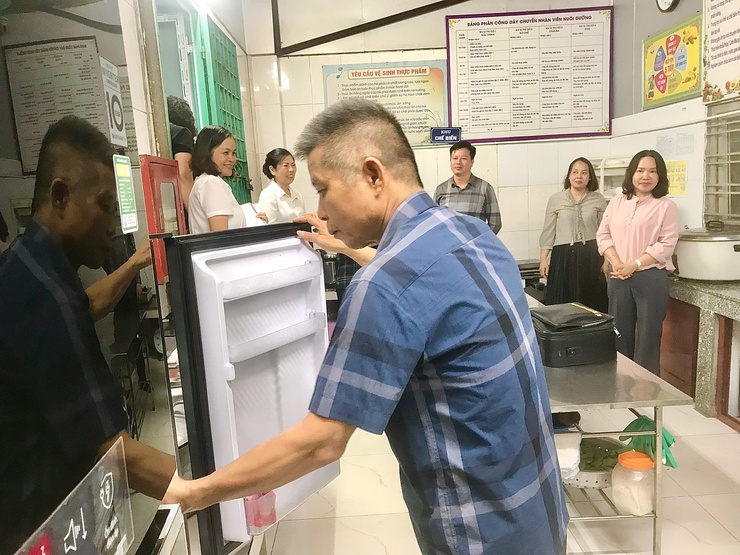 BAN VĂN HÓA - XÃ HỘI HĐND XÃ NGỌC HỒI GIÁM SÁT CÔNG TÁC BẢO ĐẢM VỆ SINH AN TOÀN THỰC PHẨM TẠI CÁC TRƯỜNG MẦM NON  CÔNG LẬP, TƯ THỤC TRÊN ĐỊA BÀN XÃ- Ảnh 5.