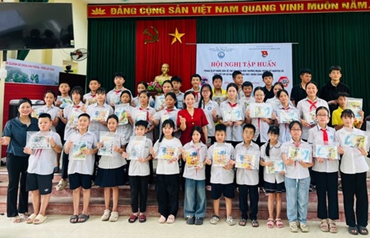 Tập huấn kỹ năng bảo vệ trẻ em trên môi trường mạng trong Kỷ nguyên Số cho trẻ em có hoàn cảnh đặc biệt, hoàn cảnh khó khăn xã Đông Anh- Ảnh 1.