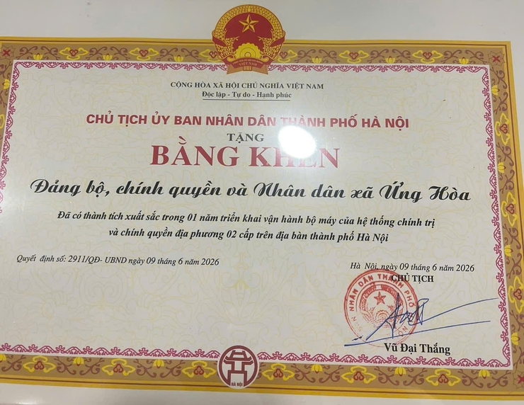 XÃ ỨNG HÒA ĐƯỢC CHỦ TỊCH UBND THÀNH PHỐ HÀ NỘI TẶNG BẰNG KHEN CÓ THÀNH TÍCH XUẤT SẮC TRONG VẬN HÀNH CHÍNH QUYỀN ĐỊA PHƯƠNG HAI CẤP- Ảnh 1.