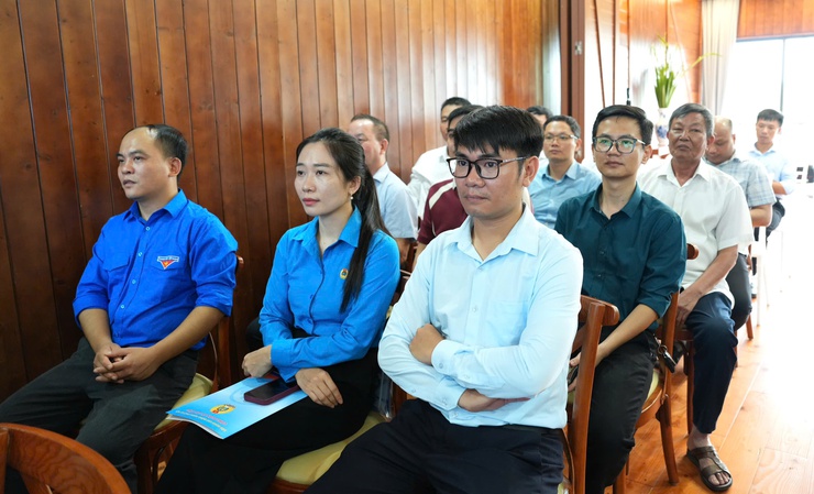 Công đoàn xã Sơn Đồng ra mắt lớp Đoàn viên tháng 5 và công bố Quyết định thành lập 06 công đoàn cơ sở mới- Ảnh 1.