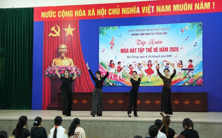 Ban chỉ đạo hè xã Bát Tràng tổ chức tập huấn múa hát tập thể hè 2026- Ảnh 2.