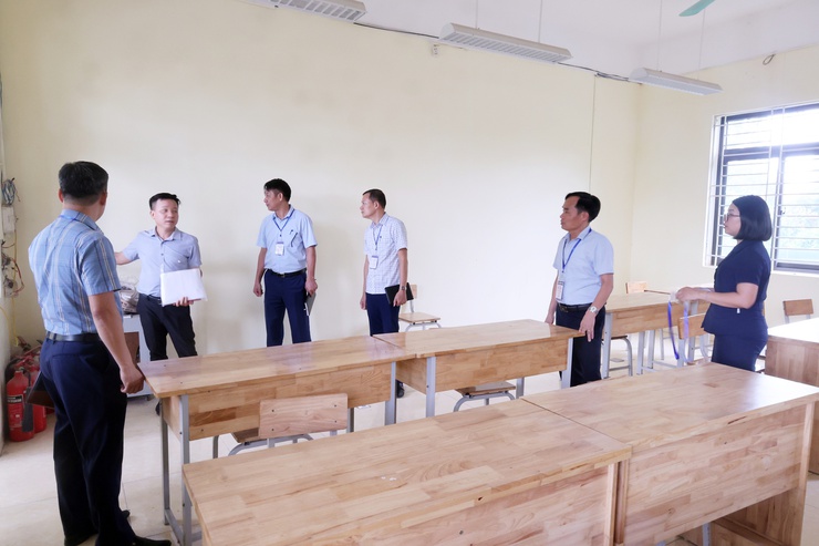 Xã Hòa Phú: Kiểm tra công tác chuẩn bị cơ sở vật chất và các điều kiện đảm bảo phục vụ kỳ thi tốt nghiệp THPT năm 2026- Ảnh 1.