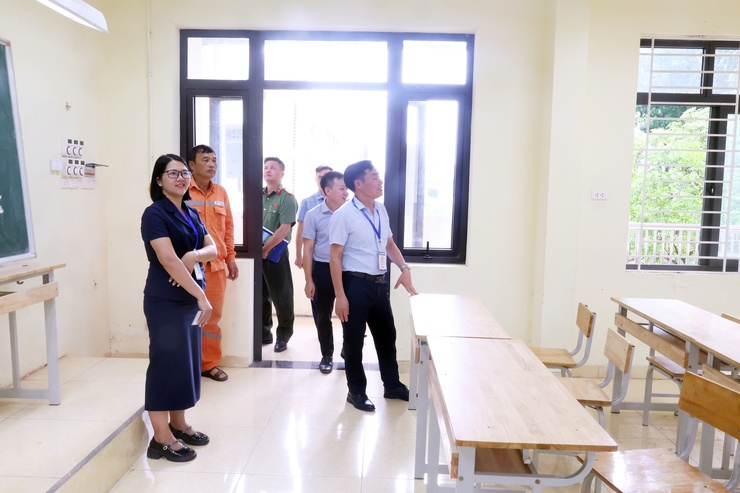Xã Hòa Phú: Kiểm tra công tác chuẩn bị cơ sở vật chất và các điều kiện đảm bảo phục vụ kỳ thi tốt nghiệp THPT năm 2026- Ảnh 4.