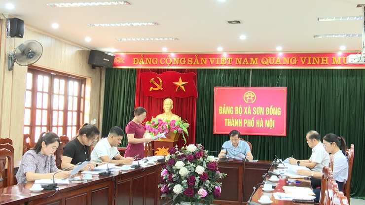Hội nghị giao ban định kỳ tháng 5 và triển khai chương trình công tác tháng 6/2026 của HĐND xã- Ảnh 4.