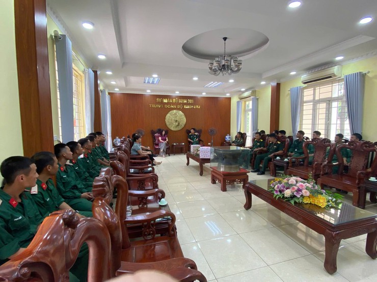Lãnh đạo xã Nội Bài thăm động viên chiến sĩ mới tại Trung đoàn BB 692- Ảnh 4.