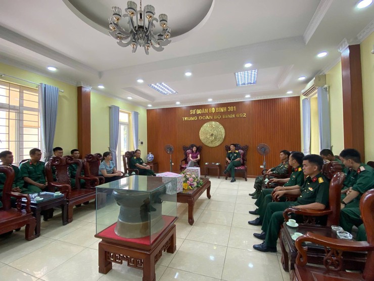 Lãnh đạo xã Nội Bài thăm động viên chiến sĩ mới tại Trung đoàn BB 692- Ảnh 5.