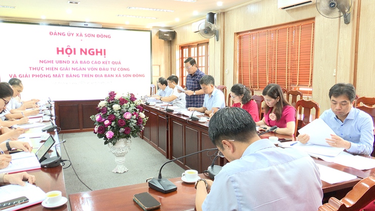 Đồng chí Nguyễn Đình Trường - Bí thư Đảng ủy xã chủ trì giao ban công tác giải ngân vốn đầu tư công, giải phóng mặt bằng- Ảnh 1. Đồng chí Nguyễn Đình Trường - Bí thư Đảng ủy xã chủ trì giao ban công tác giải ngân vốn đầu tư công, giải phóng mặt bằng- Ảnh 1.