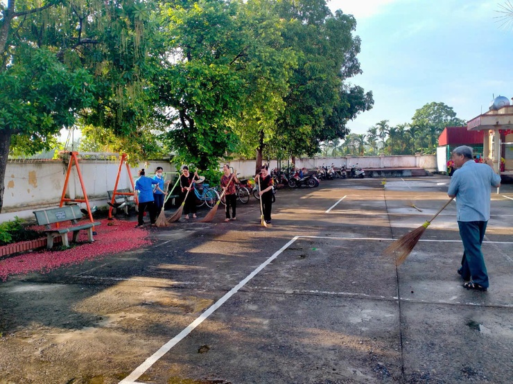 Sôi nổi ra quân vệ sinh môi trường, quyết tâm xây dựng quê hương sáng – xanh – sạch – đẹp- Ảnh 2.