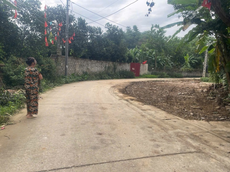Tấm gương sáng "hiến đất mở đường" vì bình yên quê hương- Ảnh 1.