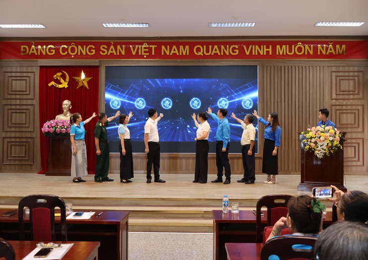 Đông Ngạc ra quân hưởng ứng phong trào “Toàn dân chung tay bảo vệ môi trường, vì một Việt Nam xanh - sạch - đẹp” và triển khai mô hình “QR Xanh”- Ảnh 6.