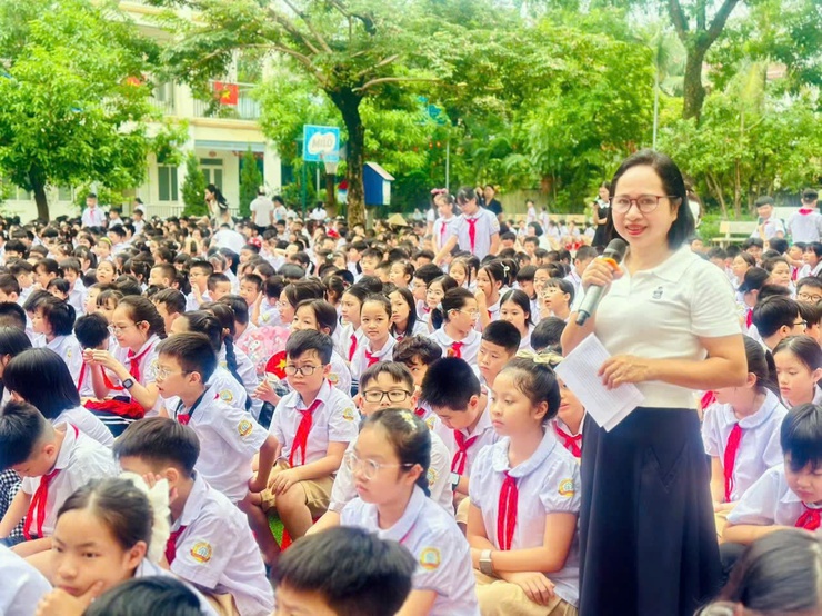 Cô giáo Đỗ Thu Thủy- Giáo viên Tổng phụ trách Đội tiêu biểu, tận tâm- Ảnh 1.