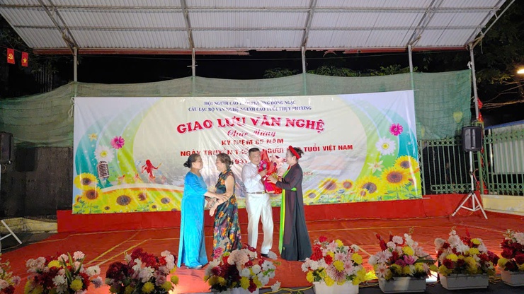 Câu lạc bộ Văn nghệ Người cao tuổi Thụy Phương – Phường Đông Ngạc tổ chức Chương trình Giao lưu Văn nghệ chào mừng kỷ niệm 85 năm ngày truyền thống Người cao tuổi Việt Nam- Ảnh 5.