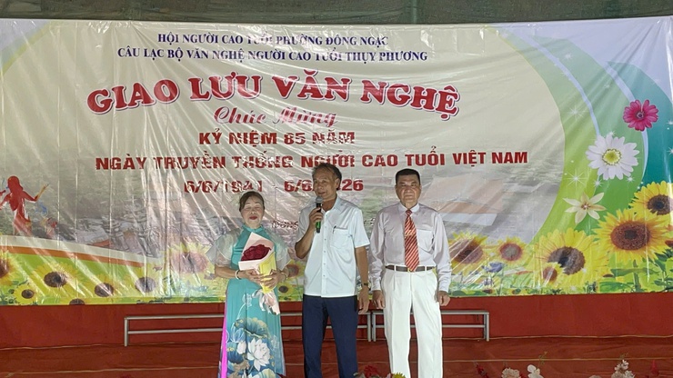 Câu lạc bộ Văn nghệ Người cao tuổi Thụy Phương – Phường Đông Ngạc tổ chức Chương trình Giao lưu Văn nghệ chào mừng kỷ niệm 85 năm ngày truyền thống Người cao tuổi Việt Nam- Ảnh 2.