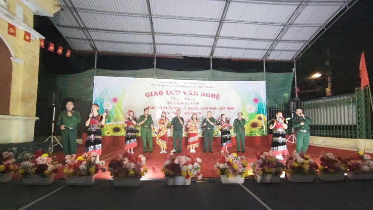 Câu lạc bộ Văn nghệ Người cao tuổi Thụy Phương – Phường Đông Ngạc tổ chức Chương trình Giao lưu Văn nghệ chào mừng kỷ niệm 85 năm ngày truyền thống Người cao tuổi Việt Nam- Ảnh 10.