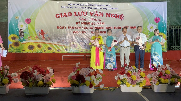 Câu lạc bộ Văn nghệ Người cao tuổi Thụy Phương – Phường Đông Ngạc tổ chức Chương trình Giao lưu Văn nghệ chào mừng kỷ niệm 85 năm ngày truyền thống Người cao tuổi Việt Nam- Ảnh 4.