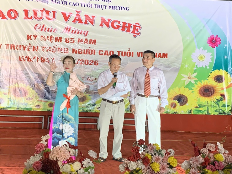 Câu lạc bộ Văn nghệ Người cao tuổi Thụy Phương – Phường Đông Ngạc tổ chức Chương trình Giao lưu Văn nghệ chào mừng kỷ niệm 85 năm ngày truyền thống Người cao tuổi Việt Nam- Ảnh 1.