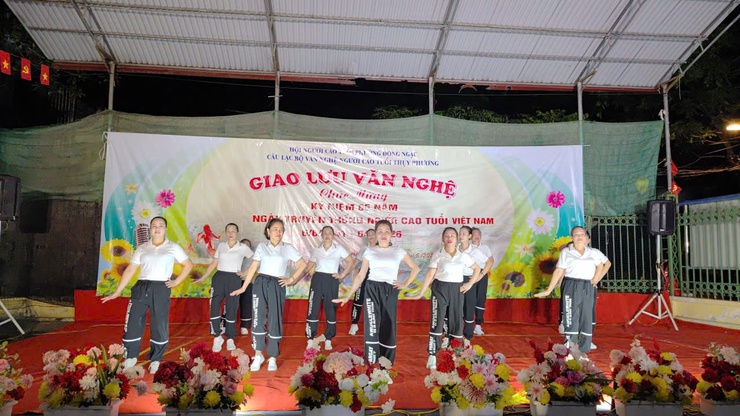 Câu lạc bộ Văn nghệ Người cao tuổi Thụy Phương – Phường Đông Ngạc tổ chức Chương trình Giao lưu Văn nghệ chào mừng kỷ niệm 85 năm ngày truyền thống Người cao tuổi Việt Nam- Ảnh 12.