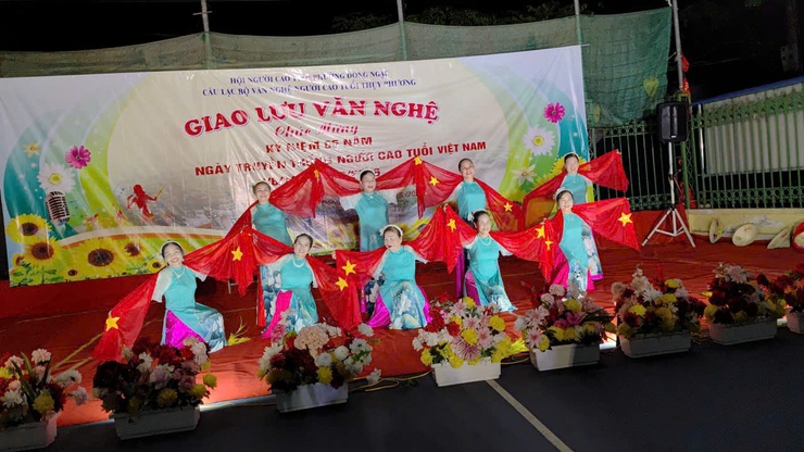 Câu lạc bộ Văn nghệ Người cao tuổi Thụy Phương – Phường Đông Ngạc tổ chức Chương trình Giao lưu Văn nghệ chào mừng kỷ niệm 85 năm ngày truyền thống Người cao tuổi Việt Nam- Ảnh 13.