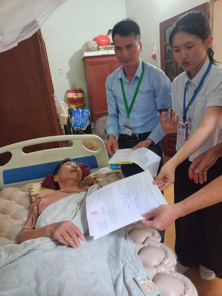 Phường Chương Mỹ: Thực hiện hỗ trợ chứng thực ủy quyền nhận lương hưu, trợ cấp tại nhà cho người cao tuổi, người yếu thế- Ảnh 3.