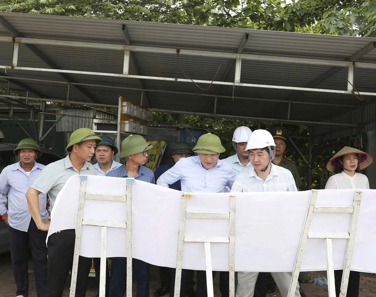 THƯỜNG TRỰC ĐẢNG ỦY XÃ SÓC SƠN KIỂM TRA THỰC ĐỊA CÔNG TÁC GIẢI PHÓNG MẶT BẰNG CÁC DỰ ÁN TRỌNG ĐIỂM- Ảnh 1.