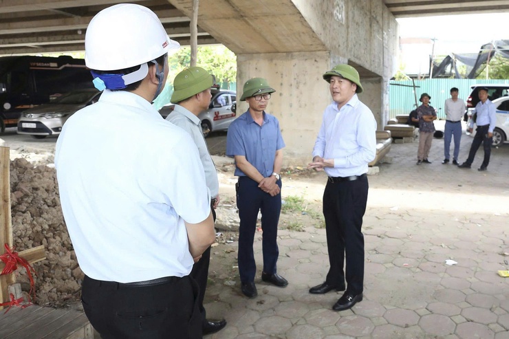 THƯỜNG TRỰC ĐẢNG ỦY XÃ SÓC SƠN KIỂM TRA THỰC ĐỊA CÔNG TÁC GIẢI PHÓNG MẶT BẰNG CÁC DỰ ÁN TRỌNG ĐIỂM- Ảnh 4.