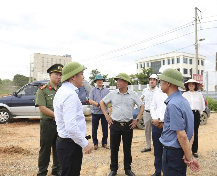 THƯỜNG TRỰC ĐẢNG ỦY XÃ SÓC SƠN KIỂM TRA THỰC ĐỊA CÔNG TÁC GIẢI PHÓNG MẶT BẰNG CÁC DỰ ÁN TRỌNG ĐIỂM- Ảnh 5.