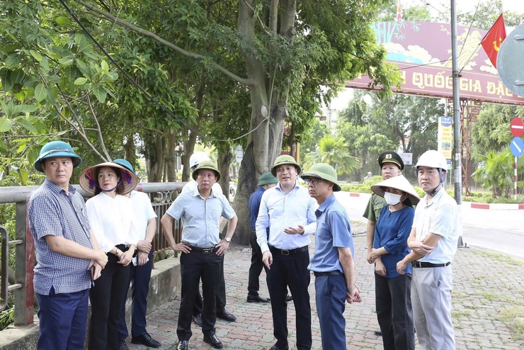 THƯỜNG TRỰC ĐẢNG ỦY XÃ SÓC SƠN KIỂM TRA THỰC ĐỊA CÔNG TÁC GIẢI PHÓNG MẶT BẰNG CÁC DỰ ÁN TRỌNG ĐIỂM- Ảnh 7.