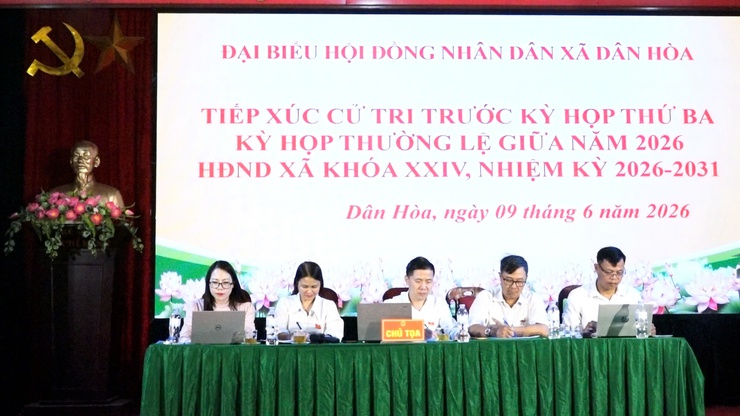 Tổ đại biểu Hội đồng nhân dân (HĐND) xã Dân Hòa số 4 đã có buổi tiếp xúc cử tri tại Hội trường Ủy ban nhân dân xã- Ảnh 1.
