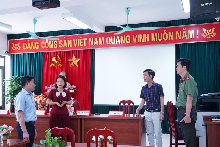Phường Chương Mỹ kiểm tra công tác chuẩn bị kỳ thi tốt nghiệp THPT năm 2026 tại các điểm thi trên địa bàn- Ảnh 3.