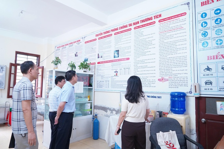 Phường Chương Mỹ kiểm tra công tác chuẩn bị kỳ thi tốt nghiệp THPT năm 2026 tại các điểm thi trên địa bàn- Ảnh 6.
