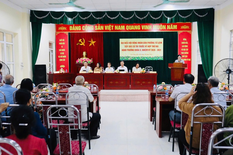 Phó Bí thư Thường trực Đảng ủy phường Đỗ Khắc Đạo tiếp xúc cử tri trước kỳ họp thứ hai HĐND phường khóa II, nhiệm kỳ 2026 -2031- Ảnh 1.
