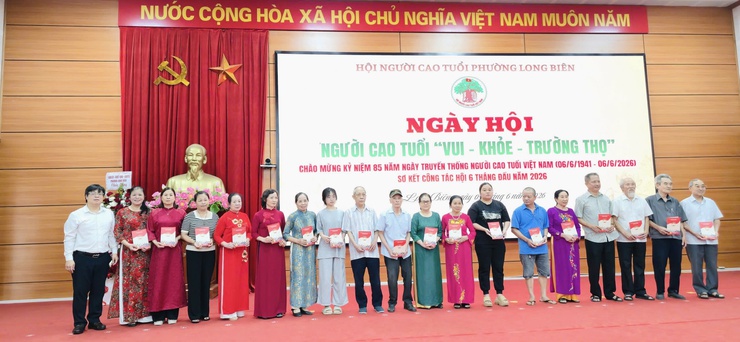 Ngày hội Người cao tuổi “Vui – Khỏe – Trường thọ” phường Long Biên chào mừng 85 năm Ngày truyền thống Người cao tuổi Việt Nam- Ảnh 5.