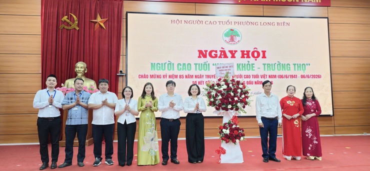 Ngày hội Người cao tuổi “Vui – Khỏe – Trường thọ” phường Long Biên chào mừng 85 năm Ngày truyền thống Người cao tuổi Việt Nam- Ảnh 3.