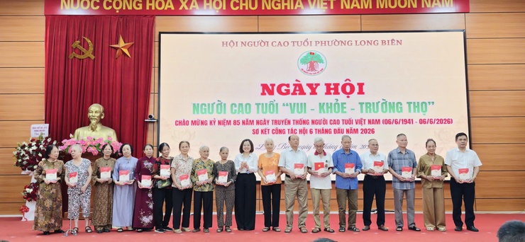 Ngày hội Người cao tuổi “Vui – Khỏe – Trường thọ” phường Long Biên chào mừng 85 năm Ngày truyền thống Người cao tuổi Việt Nam- Ảnh 4.